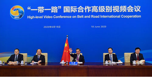 王毅部長「中国は『一帯一路』協力パートナーを5つの面でサポート」 王毅国務委員兼外交部長（外相）は18日に北京で「一帯一路」国際協力ハイレベルテレビ会議を主催した。