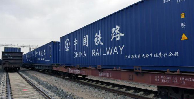 「日本—中国（連雲港）—モンゴル」列車第1便が出国　貨物は中古車 二連税関（内蒙古＜内モンゴル＞自治区）が14日に発表した情報によると、「日本—中国（連雲港）—モンゴル」列車の第1便が二連浩特の鉄道通関地から出国した。同列車に積まれた主な貨物は中古車で、重量は289.11トン、価格は99万9100元（約1511万円）に上るという。